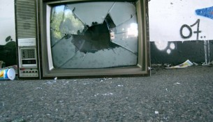 Broken_Television_by_samgoesdown