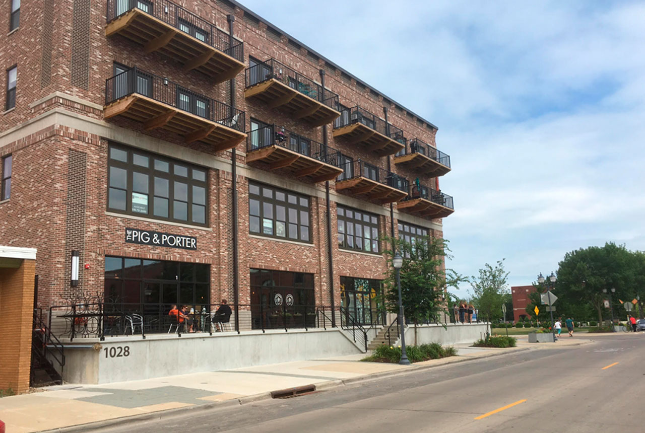 First Look The Pig & Porter opens in Cedar Rapids' New Bohemia