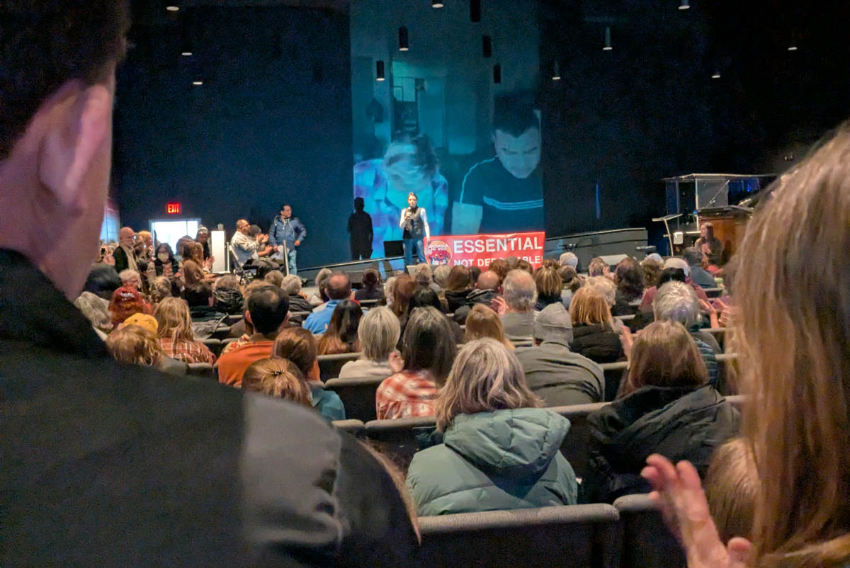 ICE legal observer training draws overflow crowd in Iowa City