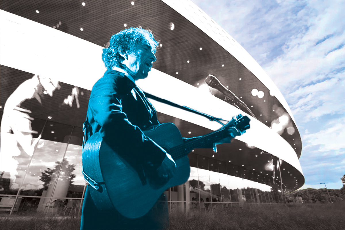 Review: Bob Dylan wasn’t afraid to start a song over to give Hancher a masterful show