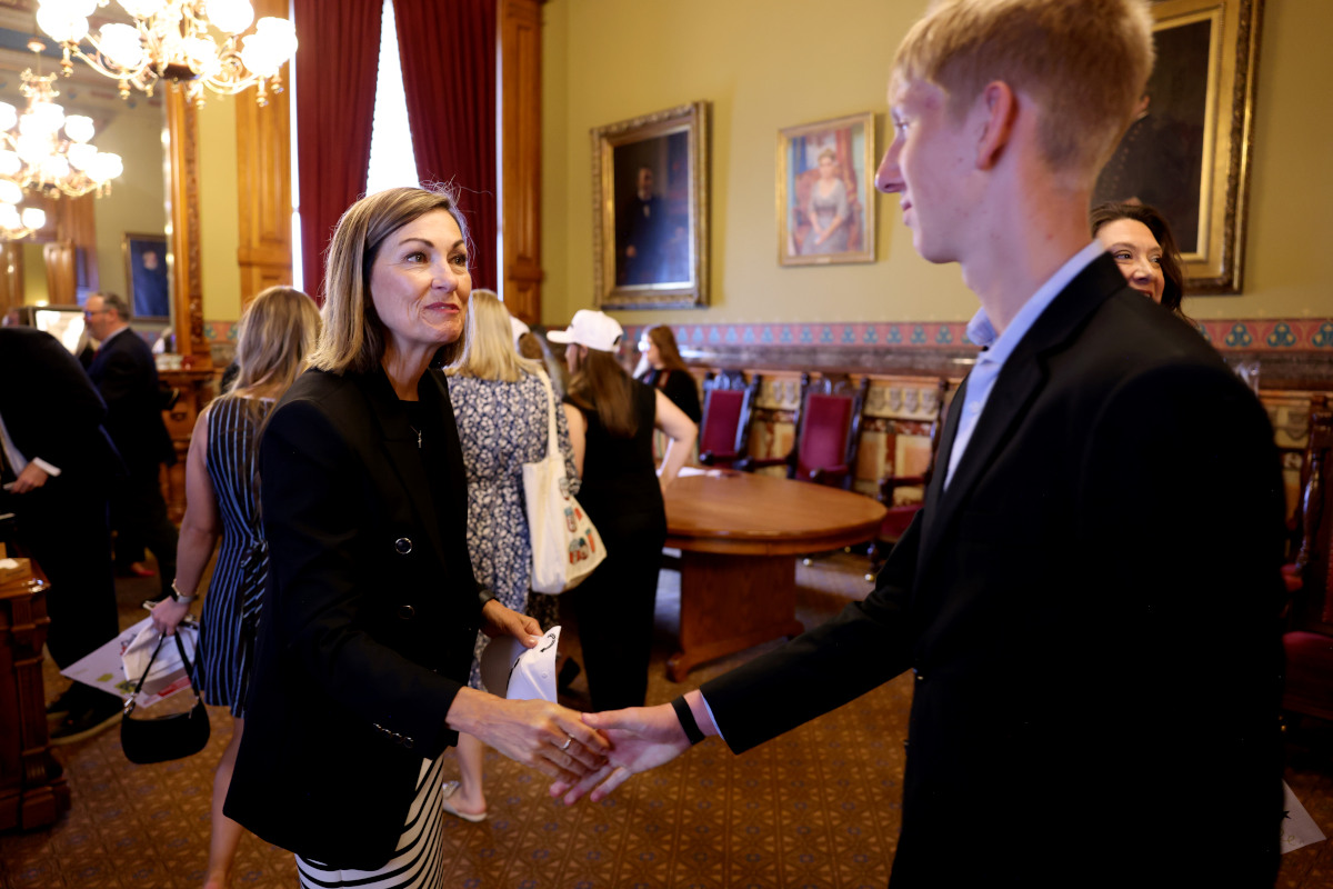 Gov. Reynolds outsources IT services to New Jersey corporation, eliminating 200 state government jobs